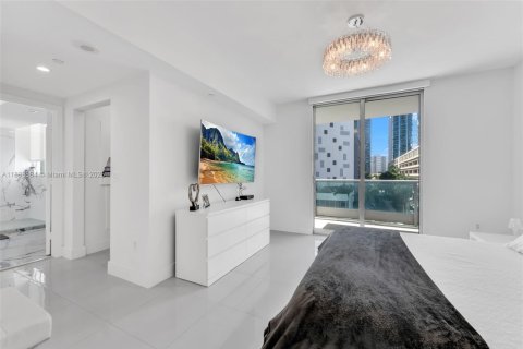 Condo in Miami, Florida, 2 bedrooms  № 1946935 - photo 14
