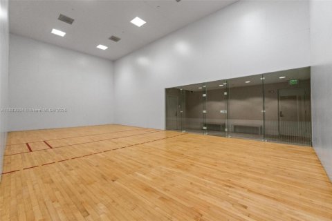 Condo in Miami, Florida, 2 bedrooms  № 1946935 - photo 30