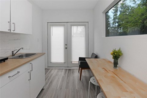 Снять в аренду коммерческую недвижимость в Майами, Флорида 1 спальня, № 1941717 - фото 5