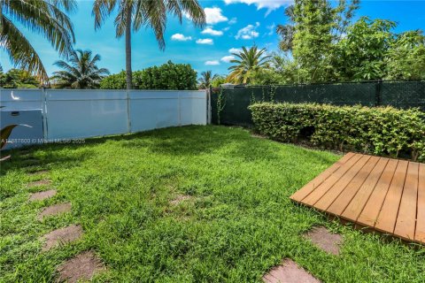 Снять в аренду коммерческую недвижимость в Майами, Флорида 1 спальня, № 1941717 - фото 3