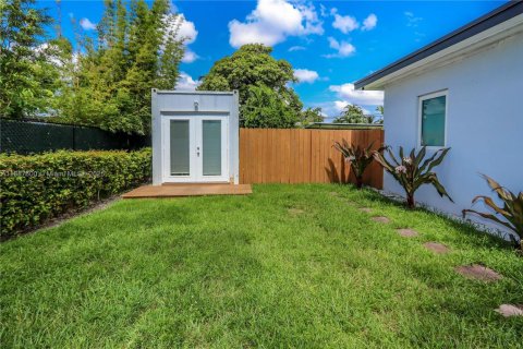 Снять в аренду коммерческую недвижимость в Майами, Флорида 1 спальня, № 1941717 - фото 2