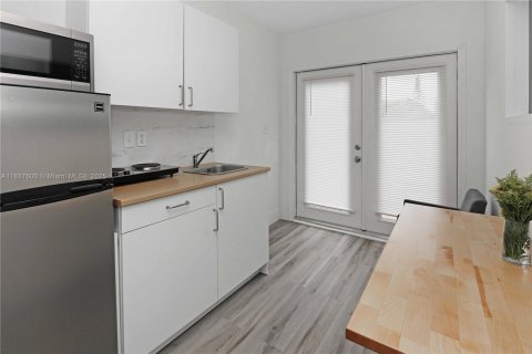 Снять в аренду коммерческую недвижимость в Майами, Флорида 1 спальня, № 1941717 - фото 4