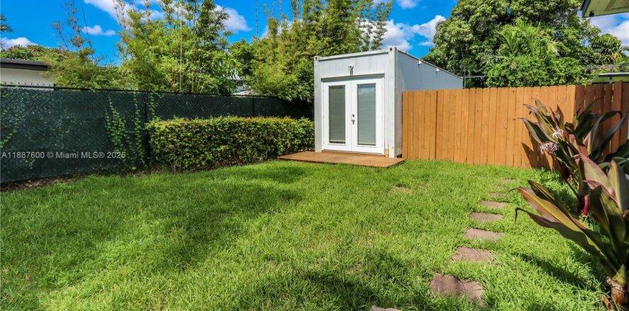 Коммерческая недвижимость в Майами, Флорида 1 спальня № 1941717