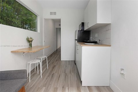 Снять в аренду коммерческую недвижимость в Майами, Флорида 1 спальня, № 1941717 - фото 7