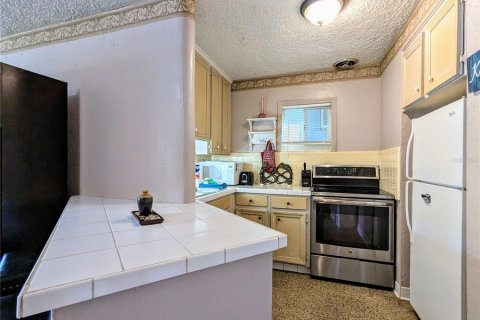 Immobilier commercial à vendre à Saint Petersburg, Floride: 2 chambres, 320.51 m2 № 1510318 - photo 17