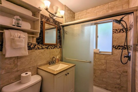 Immobilier commercial à vendre à Saint Petersburg, Floride: 2 chambres, 320.51 m2 № 1510318 - photo 16