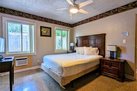 Immobilier commercial à vendre à Saint Petersburg, Floride: 2 chambres, 320.51 m2 № 1510318 - photo 15