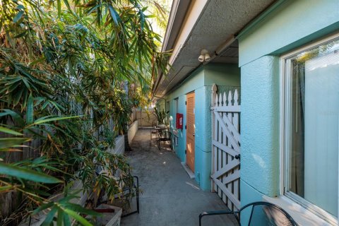 Immobilier commercial à vendre à Saint Petersburg, Floride: 2 chambres, 320.51 m2 № 1510318 - photo 8
