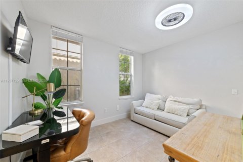 Townhouse in Hallandale Beach, Florida 3 bedrooms, 146.79 sq.m. № 1995410 - photo 16
