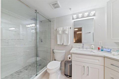 Townhouse in Hallandale Beach, Florida 3 bedrooms, 146.79 sq.m. № 1995410 - photo 24