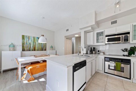 Townhouse in Hallandale Beach, Florida 3 bedrooms, 146.79 sq.m. № 1995410 - photo 11