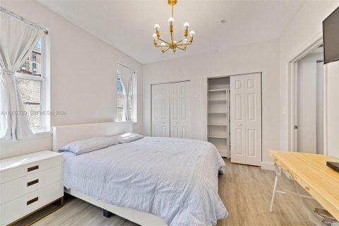 Townhouse in Hallandale Beach, Florida 3 bedrooms, 146.79 sq.m. № 1995410 - photo 18