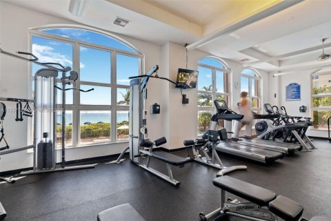 Townhouse in Hallandale Beach, Florida 3 bedrooms, 146.79 sq.m. № 1995410 - photo 29