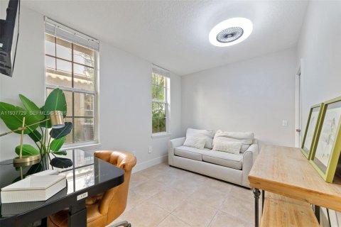 Townhouse in Hallandale Beach, Florida 3 bedrooms, 146.79 sq.m. № 1995410 - photo 15