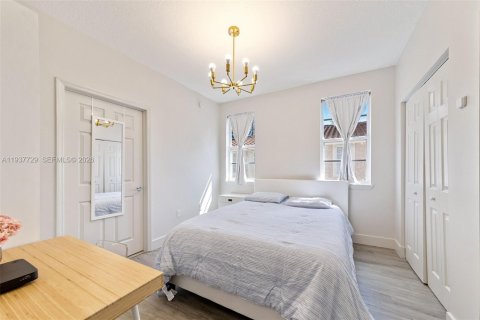 Townhouse in Hallandale Beach, Florida 3 bedrooms, 146.79 sq.m. № 1995410 - photo 17