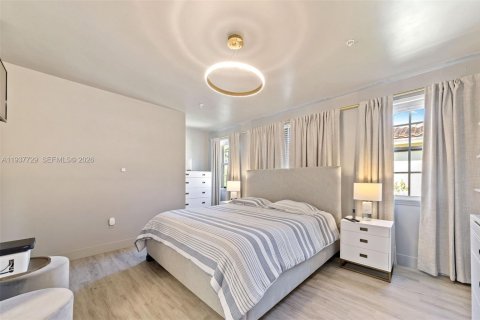 Townhouse in Hallandale Beach, Florida 3 bedrooms, 146.79 sq.m. № 1995410 - photo 21