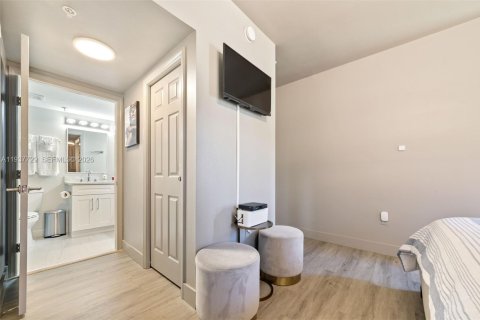 Townhouse in Hallandale Beach, Florida 3 bedrooms, 146.79 sq.m. № 1995410 - photo 23