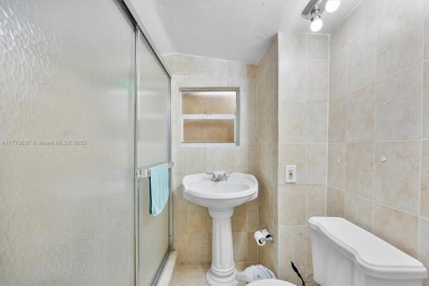 Casa en venta en Homestead, Florida, 3 dormitorios, 207.54 m2 № 1978187 - foto 13