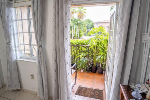 Condominio en venta en Hialeah, Florida, 3 dormitorios, 113.34 m2 № 1935720 - foto 28