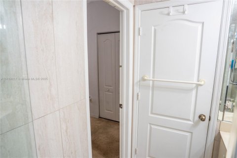 Condominio en venta en Hialeah, Florida, 3 dormitorios, 113.34 m2 № 1935720 - foto 23