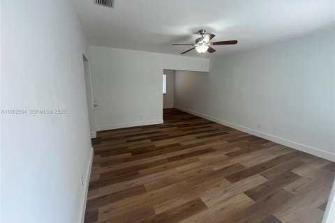 Commercial property in Miami, Florida 174.47 sq.m. № 2010375 - photo 6