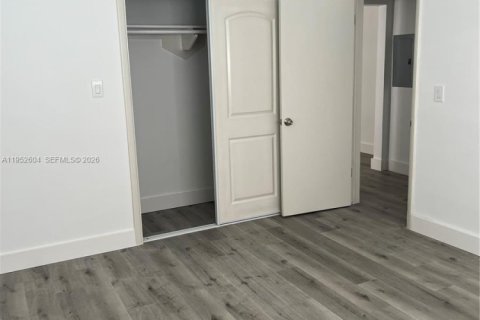 Commercial property in Miami, Florida 174.47 sq.m. № 2010375 - photo 8