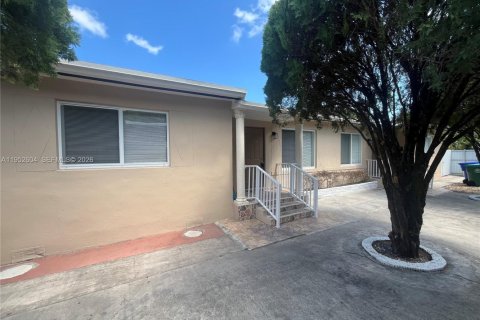 Commercial property in Miami, Florida 174.47 sq.m. № 2010375