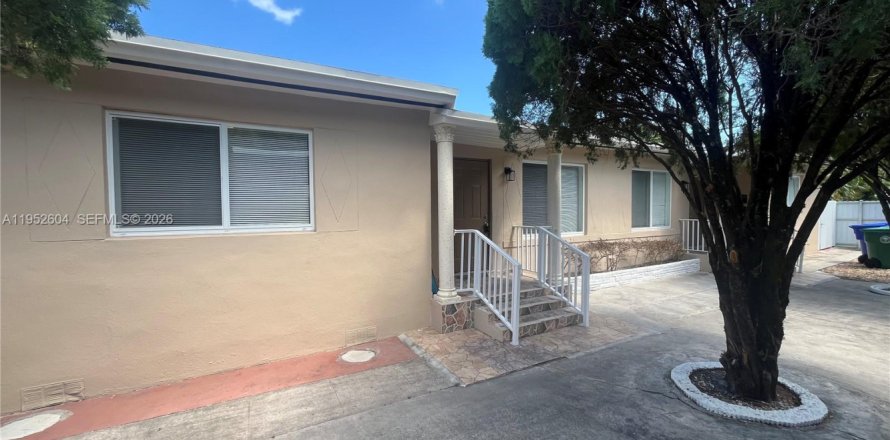 Commercial property in Miami, Florida 174.47 sq.m. № 2010375