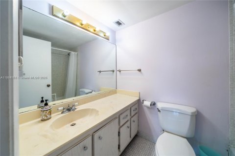 Condo in Hollywood, Florida, 1 bedroom  № 1863054 - photo 12