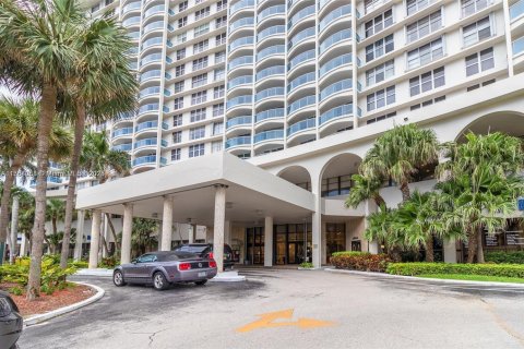 Condo in Hollywood, Florida, 1 bedroom  № 1863054 - photo 22