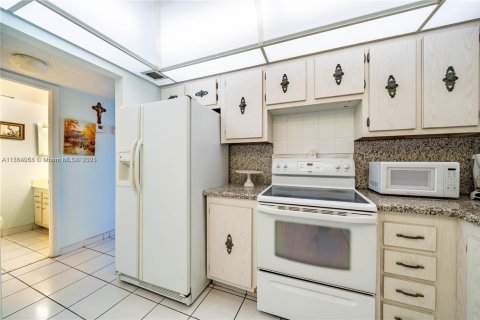Condo in Hollywood, Florida, 1 bedroom  № 1863054 - photo 5