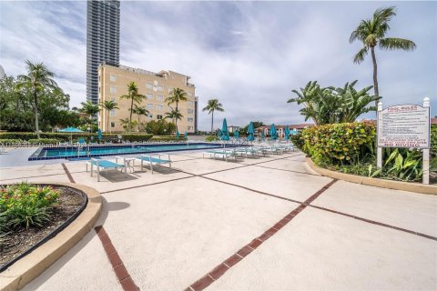 Condo in Hollywood, Florida, 1 bedroom  № 1863054 - photo 17