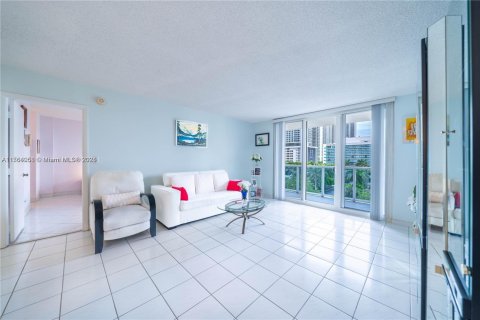 Condo in Hollywood, Florida, 1 bedroom  № 1863054 - photo 2
