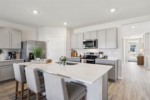 House in Lakeland, Florida 4 bedrooms, 169.83 sq.m. № 2197824 - photo 6