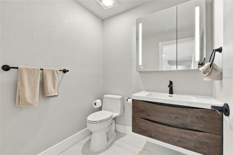 House in Madeira Beach, Florida 3 bedrooms, 187.66 sq.m. № 2424360 - photo 26