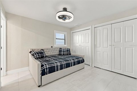 House in Madeira Beach, Florida 3 bedrooms, 187.66 sq.m. № 2424360 - photo 30