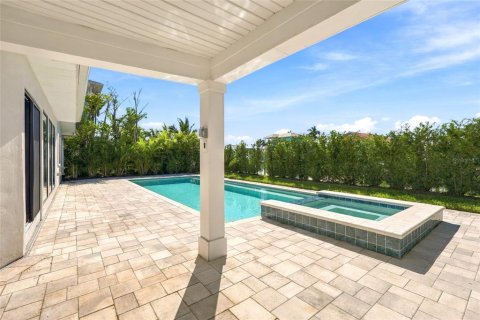 House in Madeira Beach, Florida 3 bedrooms, 187.66 sq.m. № 2424360 - photo 10