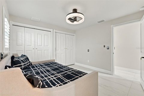 House in Madeira Beach, Florida 3 bedrooms, 187.66 sq.m. № 2424360 - photo 29