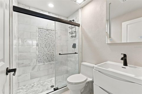 House in Madeira Beach, Florida 3 bedrooms, 187.66 sq.m. № 2424360 - photo 23