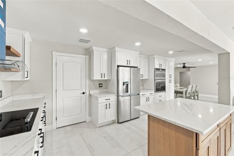 House in Madeira Beach, Florida 3 bedrooms, 187.66 sq.m. № 2424360 - photo 14