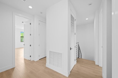 House in Fort Lauderdale, Florida 4 bedrooms, 254.37 sq.m. № 2260764 - photo 7