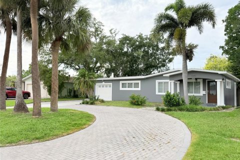 Villa ou maison à Saint Petersburg, Floride 3 chambres, 120.22 m2 № 2238809