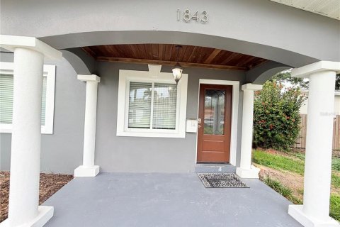 House in Saint Petersburg, Florida 3 bedrooms, 120.22 sq.m. № 2238809 - photo 6