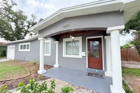 House in Saint Petersburg, Florida 3 bedrooms, 120.22 sq.m. № 2238809 - photo 7
