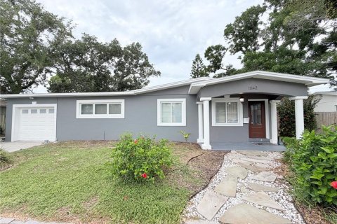 House in Saint Petersburg, Florida 3 bedrooms, 120.22 sq.m. № 2238809 - photo 5