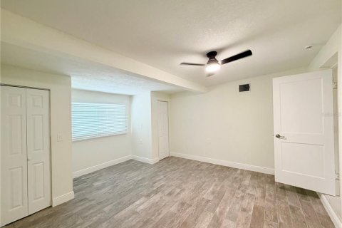 House in Saint Petersburg, Florida 3 bedrooms, 120.22 sq.m. № 2238809 - photo 17