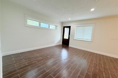 House in Saint Petersburg, Florida 3 bedrooms, 120.22 sq.m. № 2238809 - photo 11