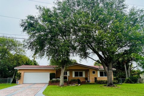Casa en venta en Palmetto Bay, Florida, 3 dormitorios, 166.85 m2 № 1893324 - foto 1