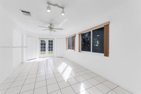 Villa ou maison à vendre à Palmetto Bay, Floride: 3 chambres, 166.85 m2 № 1893324 - photo 30