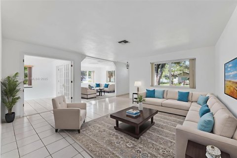 Villa ou maison à vendre à Palmetto Bay, Floride: 3 chambres, 166.85 m2 № 1893324 - photo 29